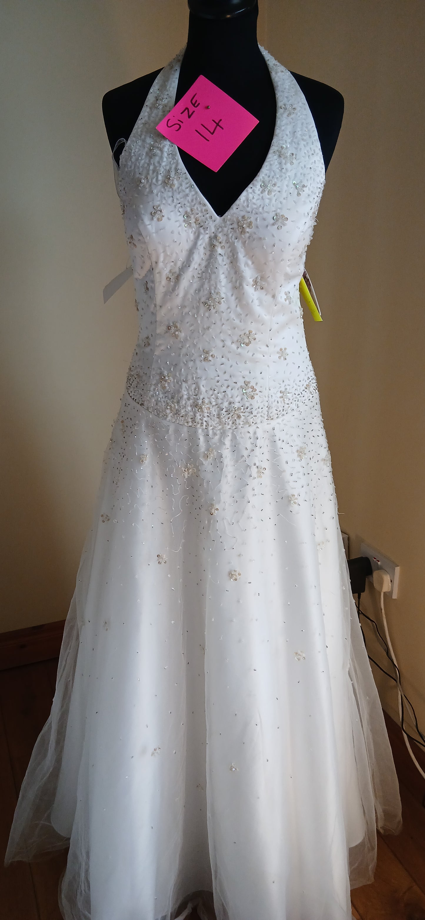Step into the spotlight in our wedding dress. This figure-hugging halter neck gown exudes elegance and glamour,
