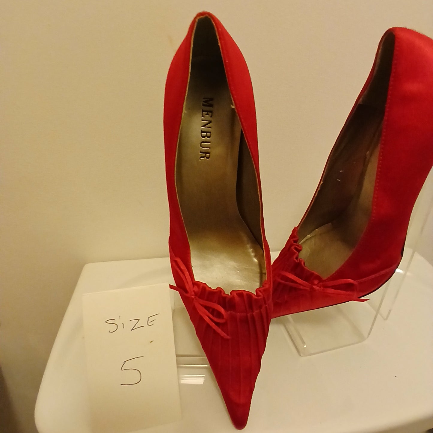 Red high-heeled shoes with 'MENBUR' branding
