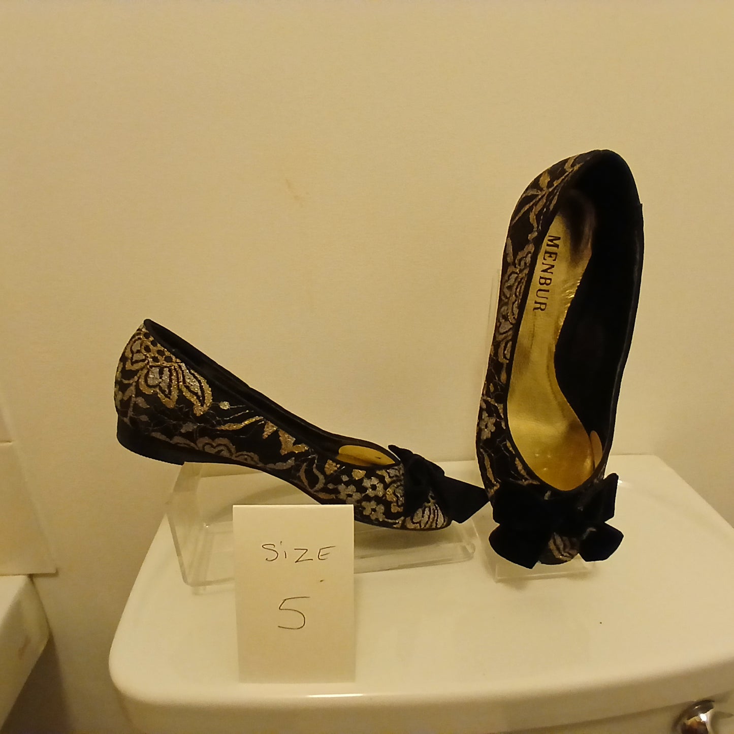 Size 5 Ballerina Flats in gold and black