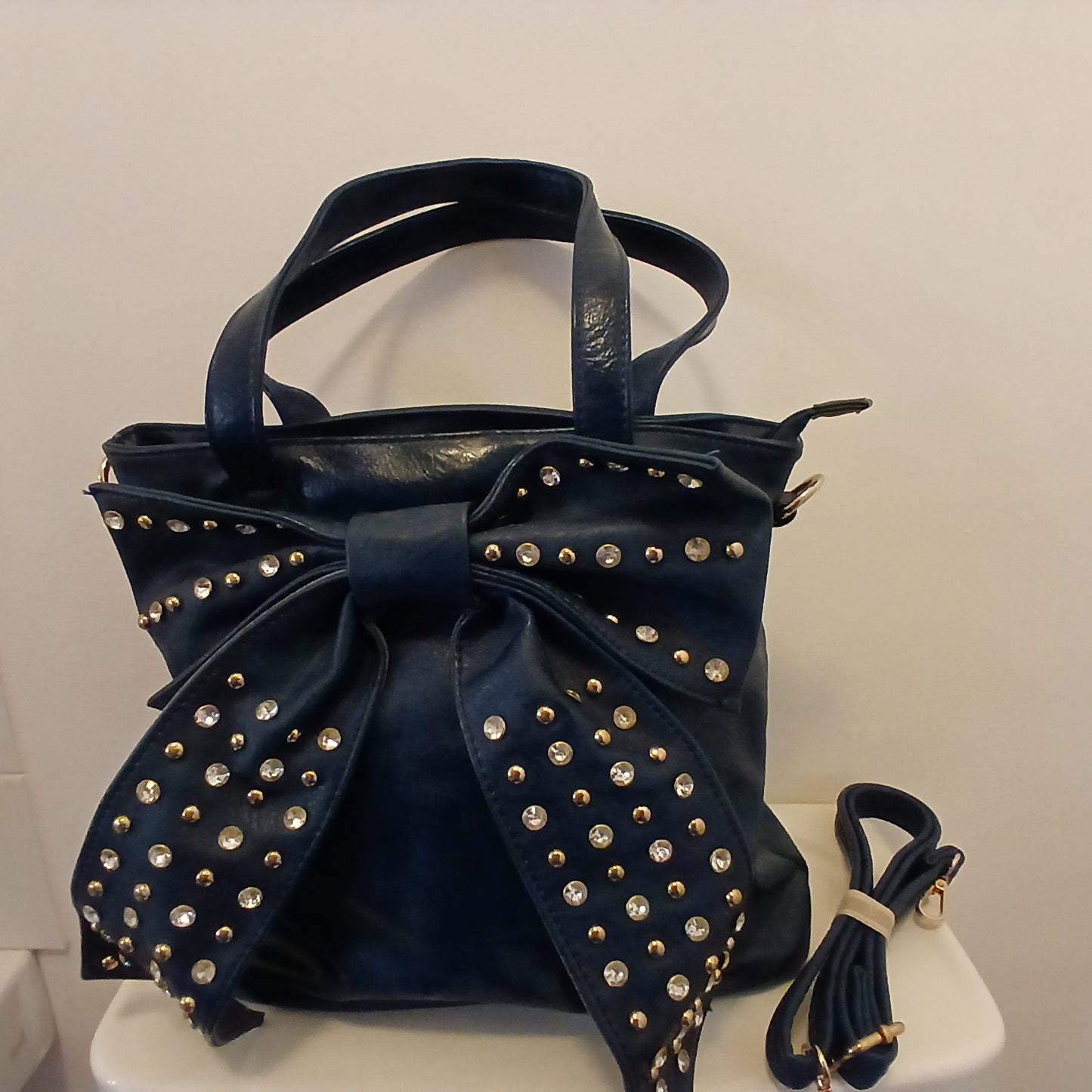 Xl navy bag with studs and shoulder strap