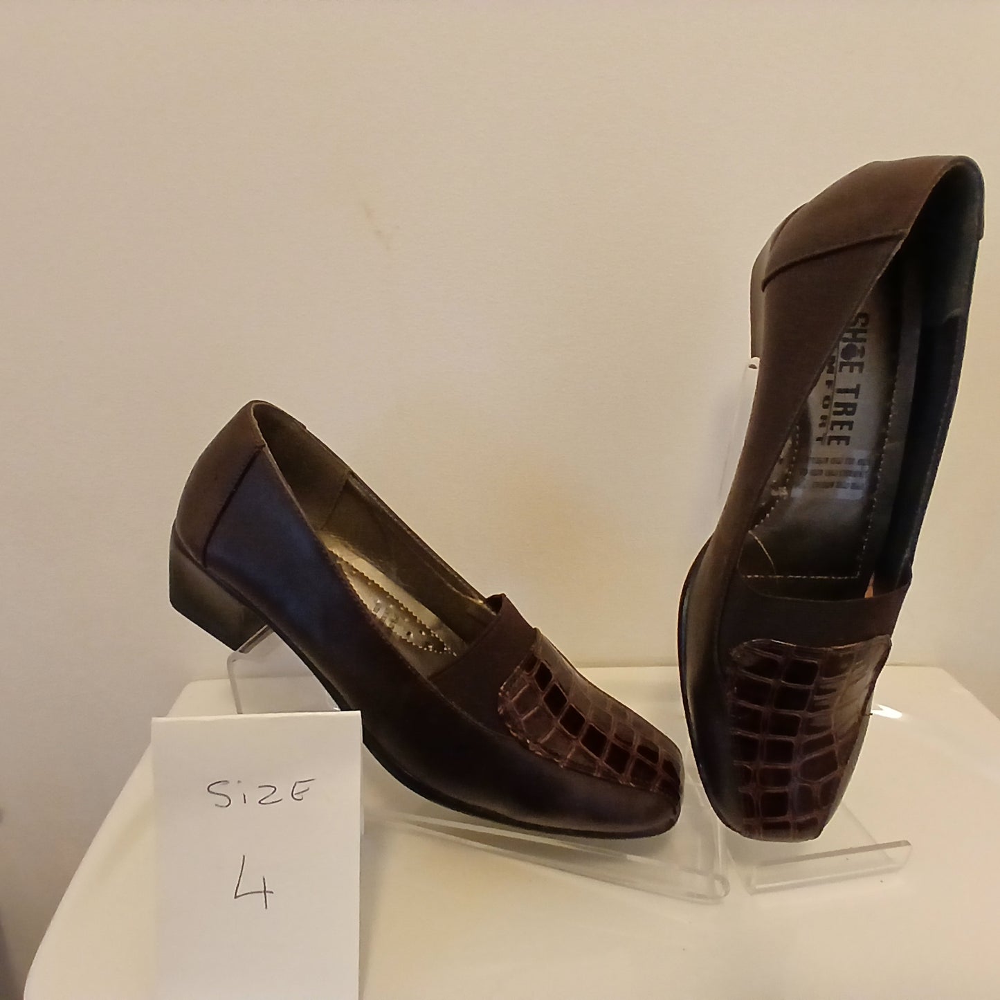 Brown comfort shoe size 4