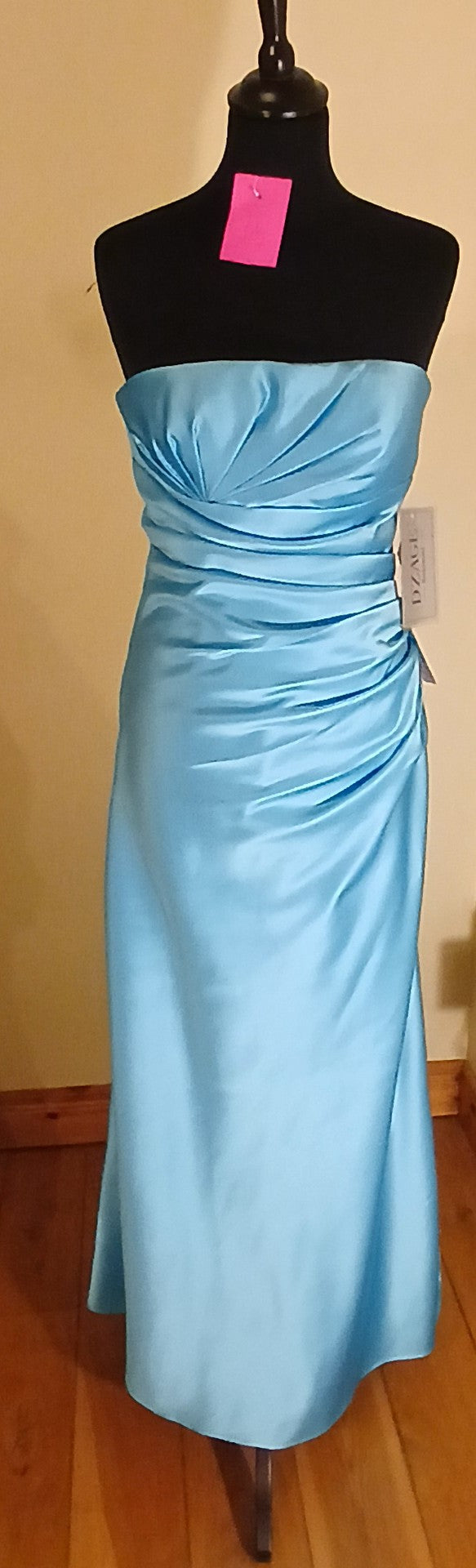 Size 12 Satin Baby Blue Dress. This exquisite dress is crafted from premium satin fabric,