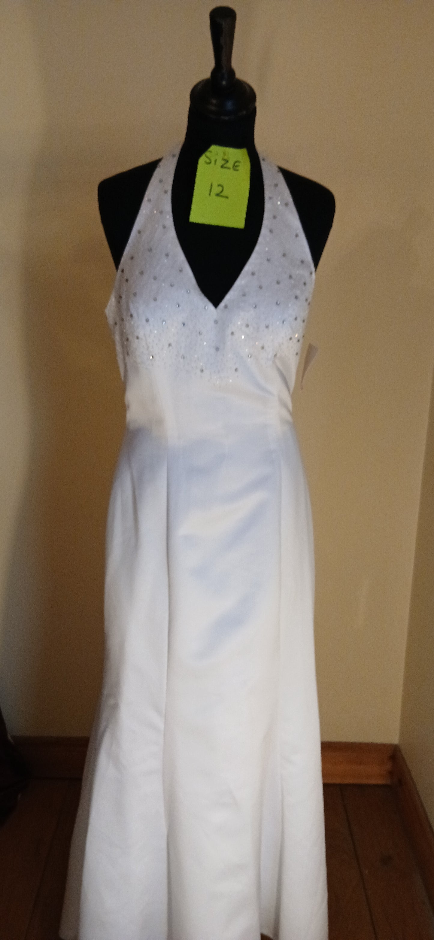 Size 10 white wedding dress is a true showstopper.