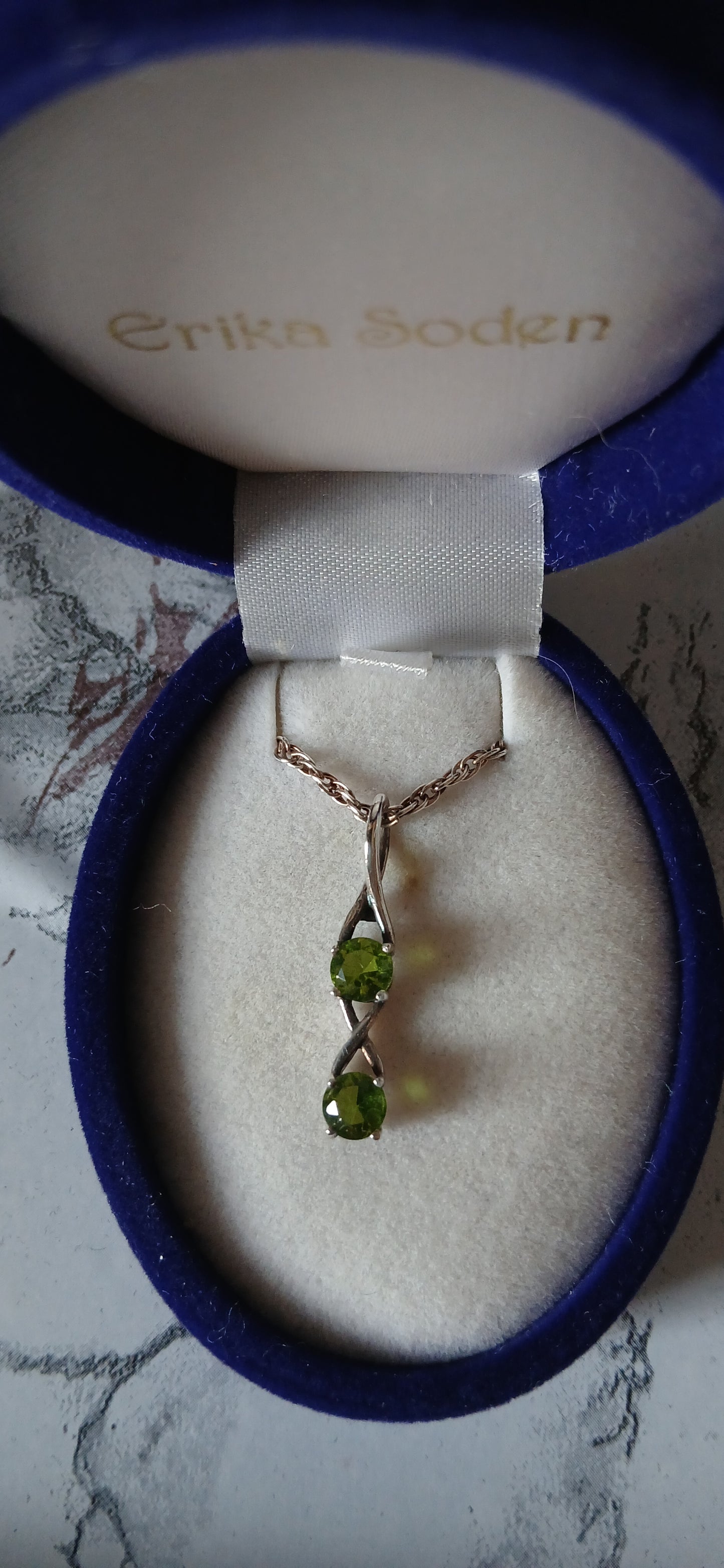  sterling silver 925 with two peridot cubic zirconia