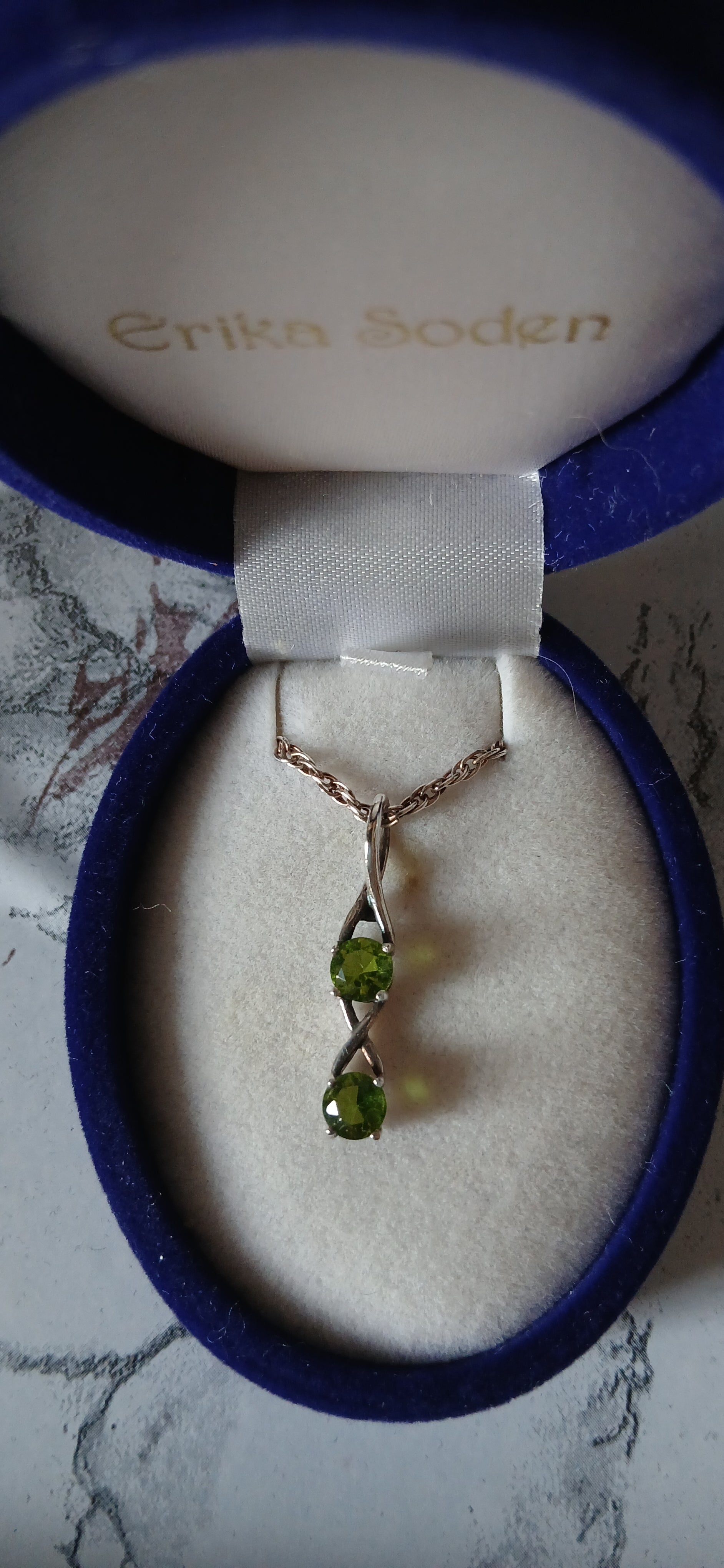  sterling silver 925 with two peridot cubic zirconia