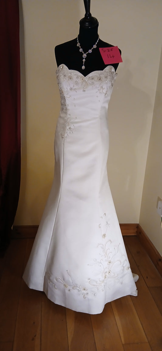 This description for Ariel highlights:

The luxurious satin fabric
The flattering mermaid silhouette
Size 14 in elegant ivory
The clearance sale opportunity
The mermaid style is perfect for brides who want to show off their figure with that classic fitted-through-the-hips design that flares out dramatically. The satin fabric will give it that beautiful, elegant shine that photographs so well!

