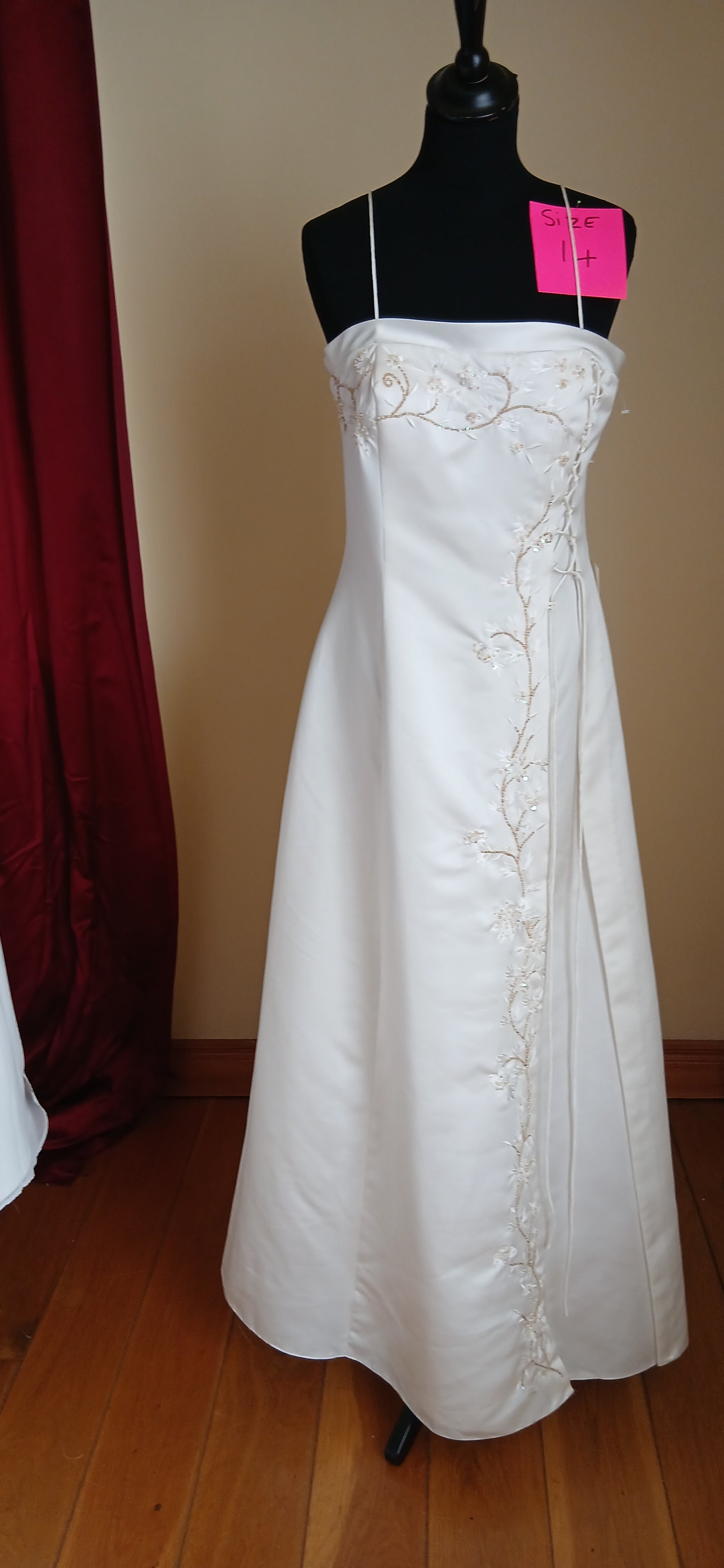 Simple and Elegant Wedding Dress size 14