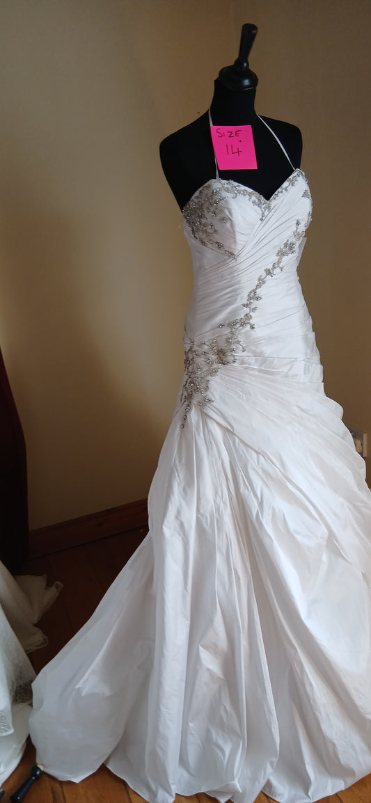 This wedding dress elegance.  it's the perfect choice for the modern bride who values less is more. 