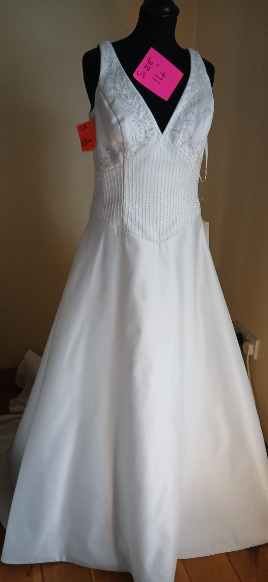 This exquisite wedding dress is a size 14 in ivory. It's a perfect blend of elegance and comfort, designed to make your special day even more memorable. The dress features a beautiful lace detail and a flattering silhouette that will make you feel like a true bride-to-be. Don't miss out on this amazing deal!