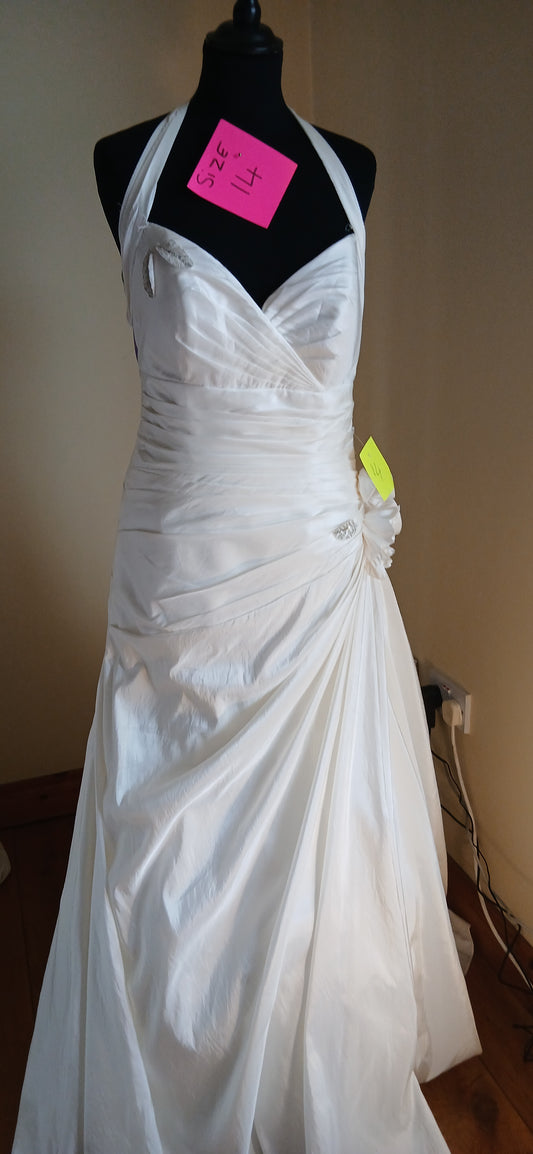  high-quality ivory satin, it exudes elegance and sophistication. The dress is a perfect fit for a size 14, ensuring a comfortable and flattering silhouette.