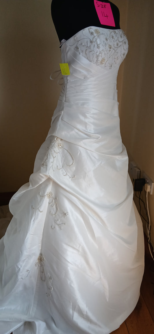 This exquisite wedding dress is a size 14 in ivory. It's a perfect blend of elegance and comfort,