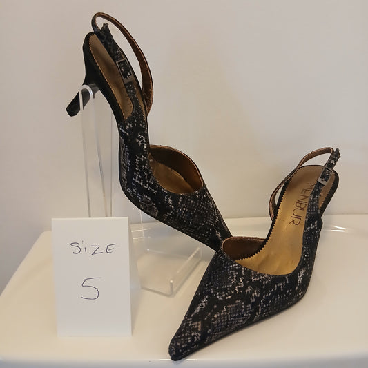 Menbur sling back shoes size 5