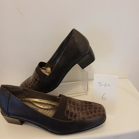 brown comfort fit shoe size 6 on sale !