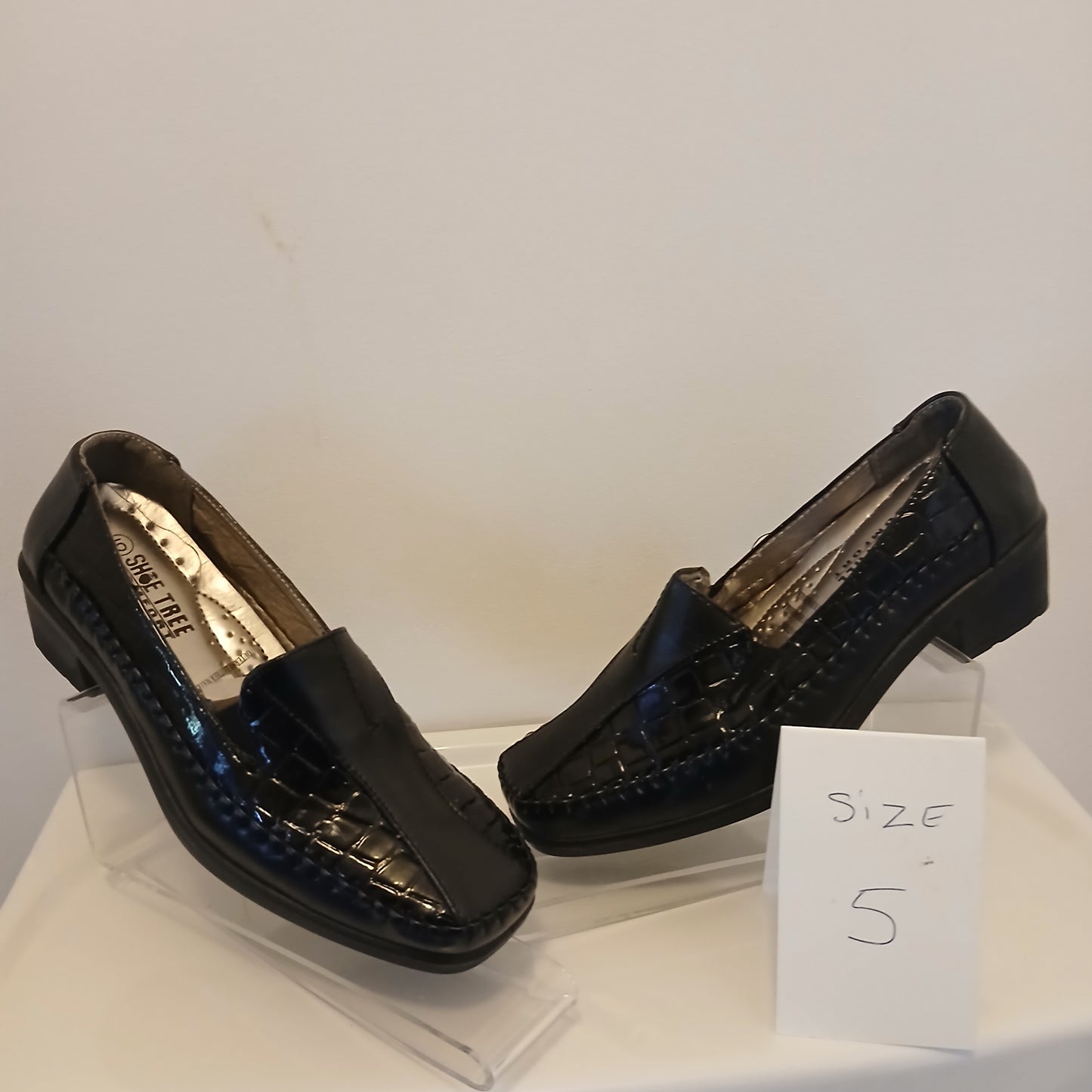 size 5 textured comfort shoe