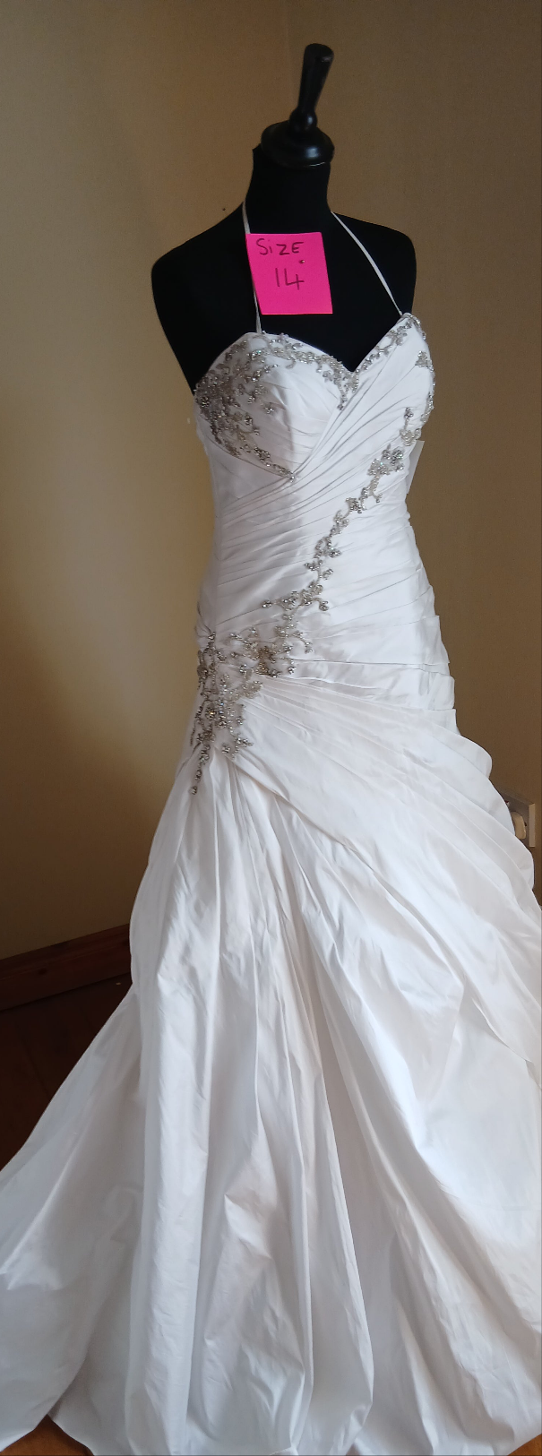stunning gown beautiful beading , corset back