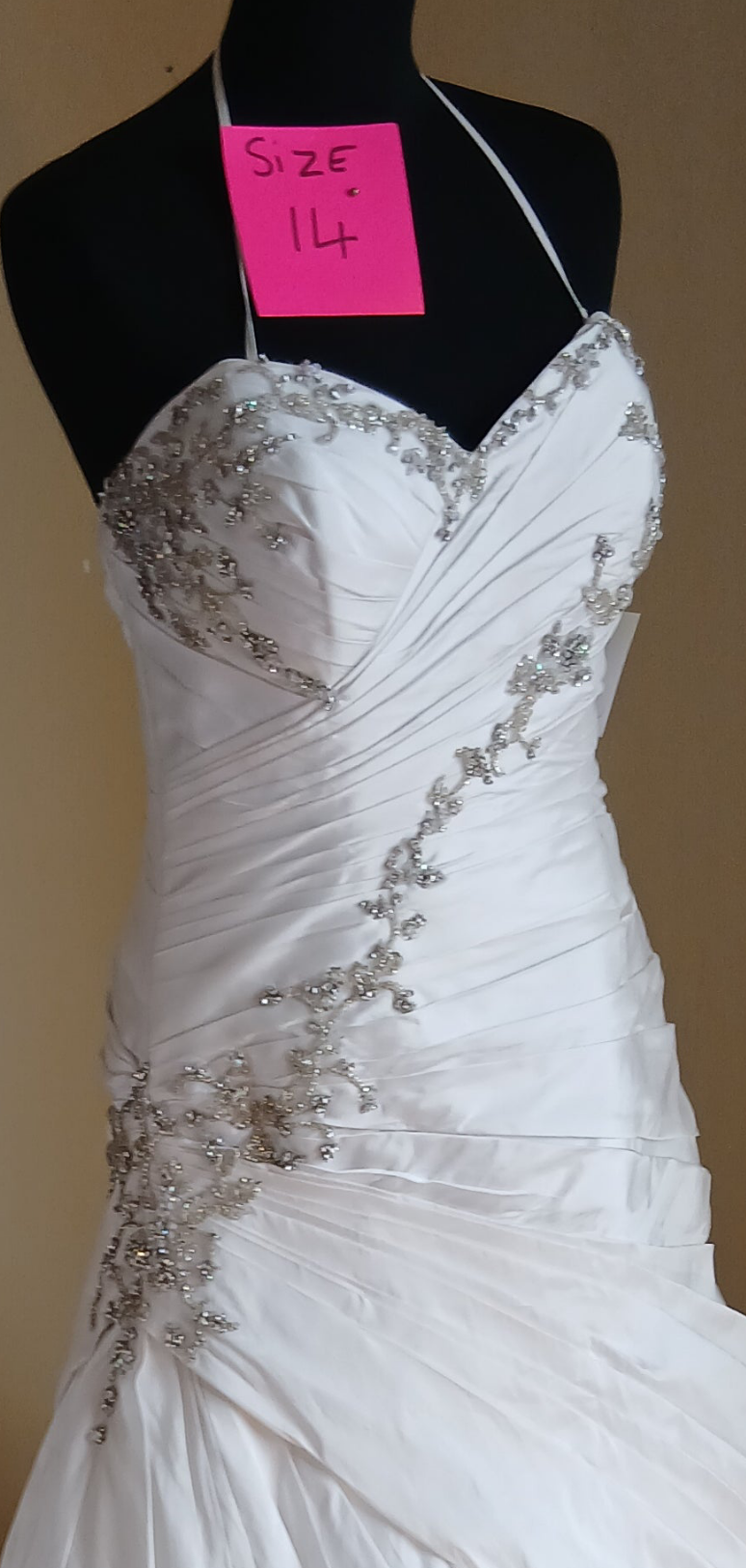 close up pic of sweetheart neckline and beading