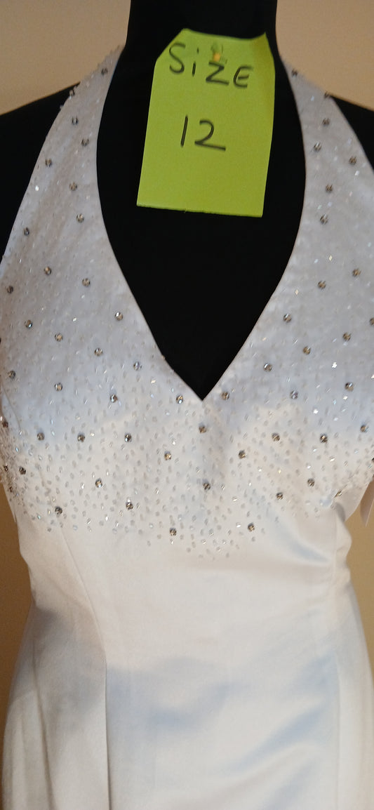 It features beautiful beaded diamond details down the train, adding a touch of elegance and sophistication to your special day.