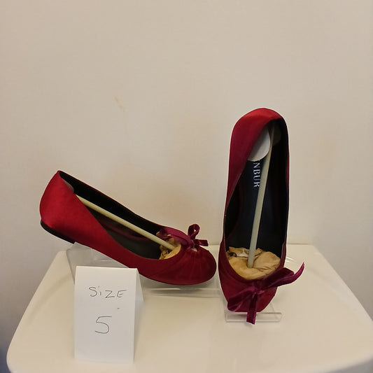 Burgundy  ballerina  flats  size 5