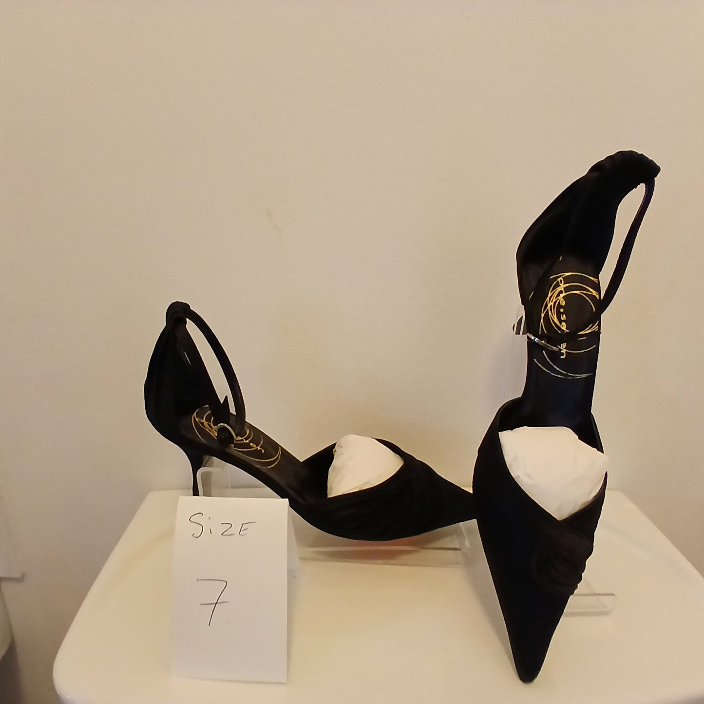 Black pleated shoe  size 7 low heel