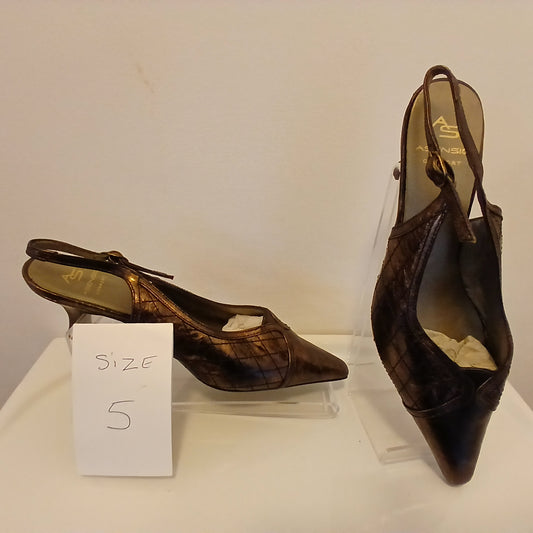 Luxury Assensio  leather  shoes size 5 in bronze