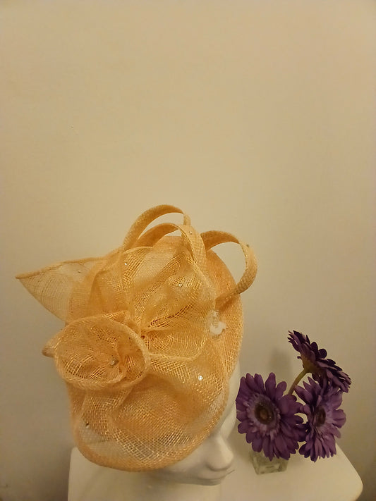 Fascinator c42   peach