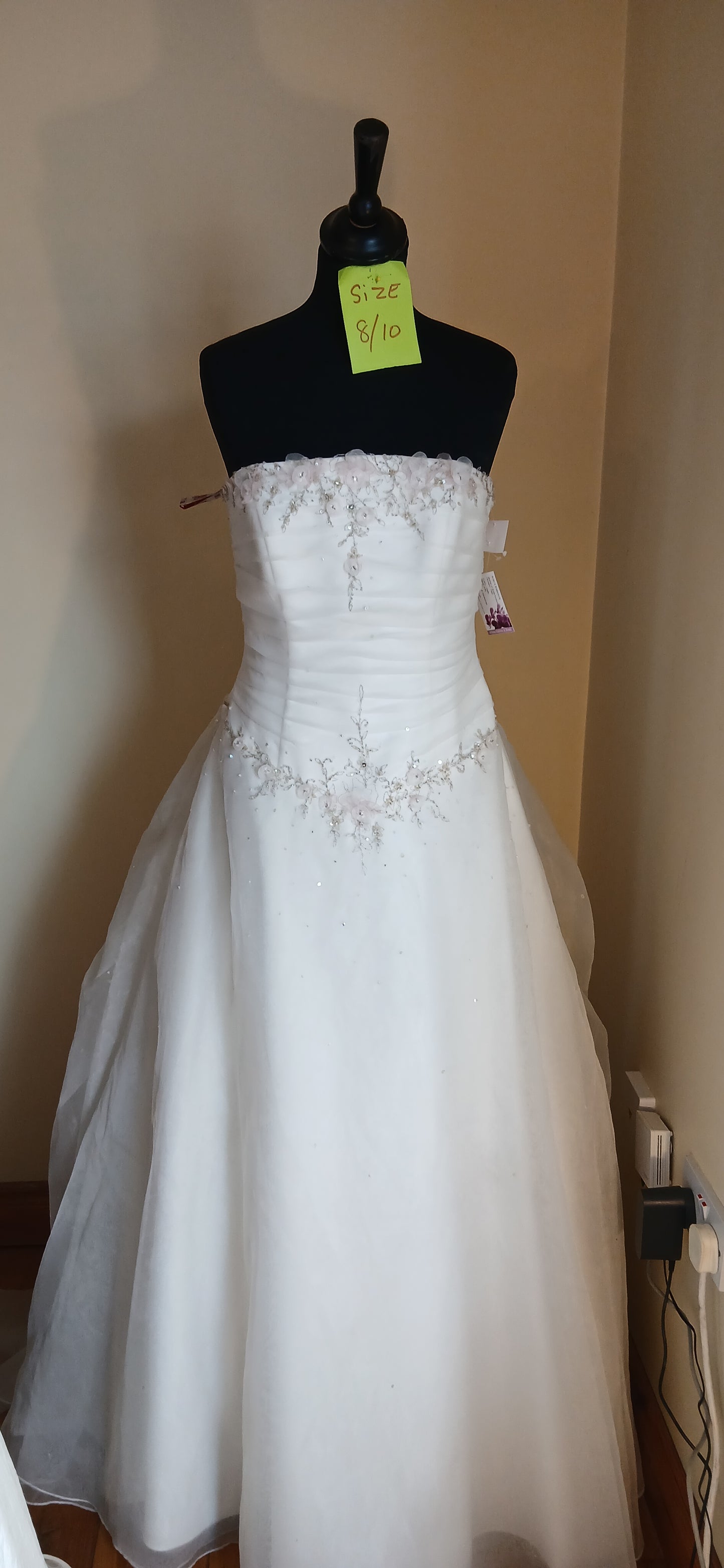  flower details and elegant silhouette, it's the perfect choice for any bride-to-be.
