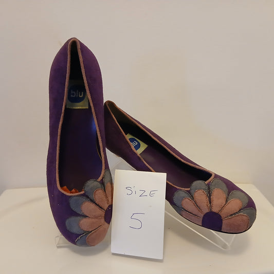 Purple Suede kitten heels with flower size 5