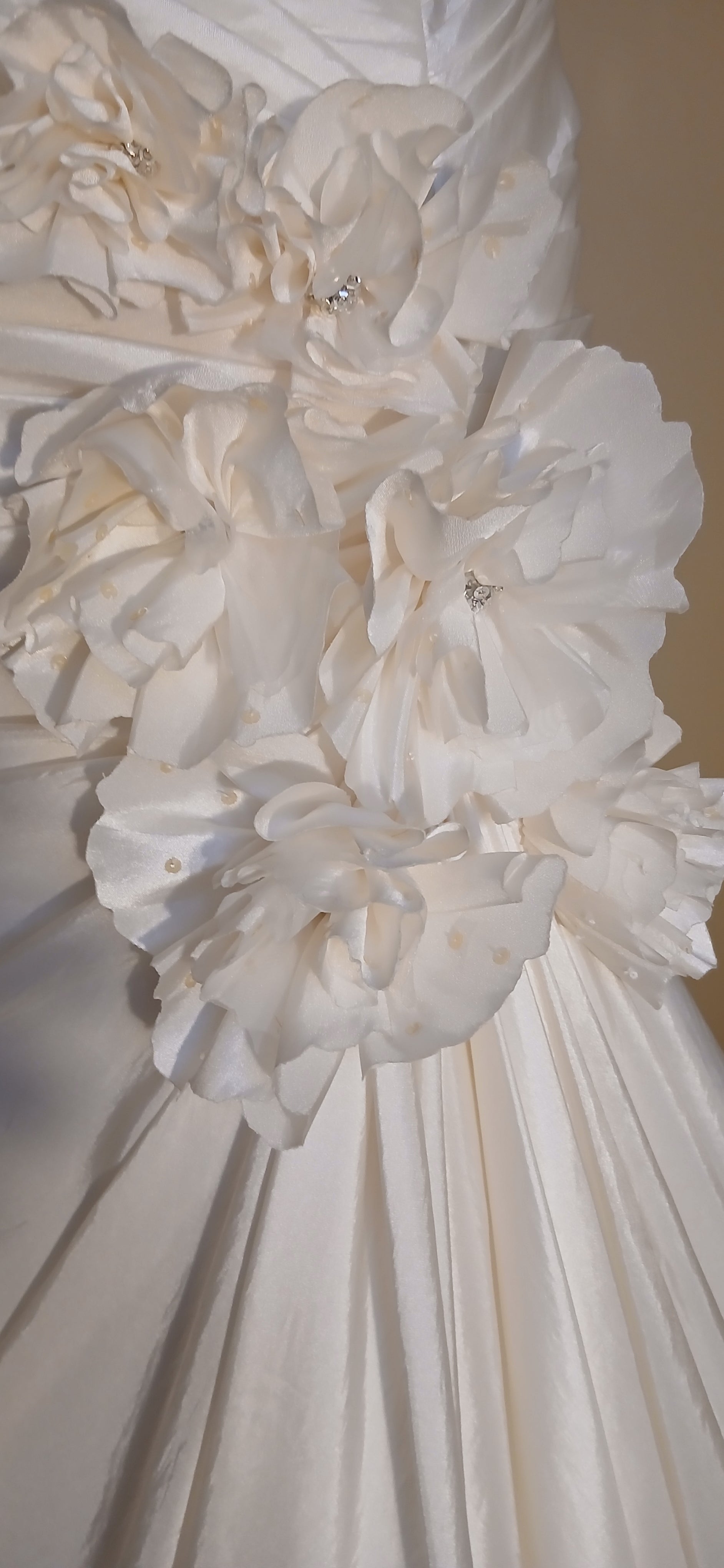 luxurious taffeta, radiates elegance and sophistication.