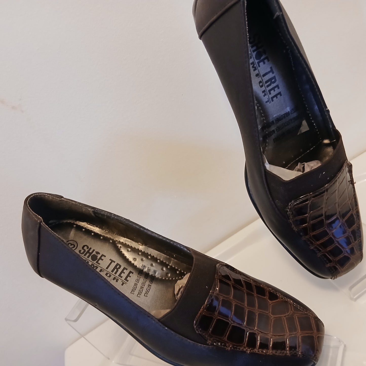 Comfort Shoes in Brown - Size 3
