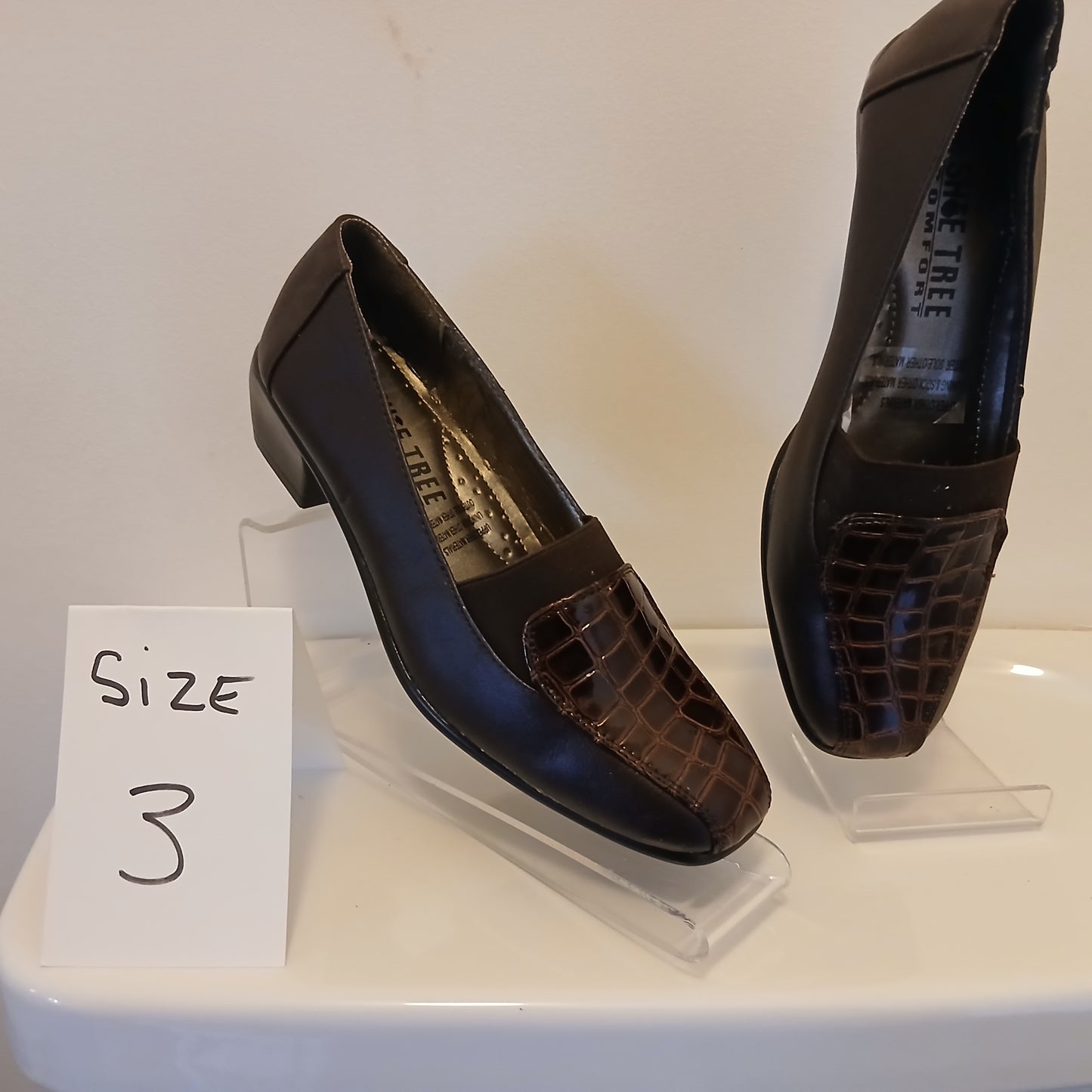 Comfort Shoes in Brown - Size 3
