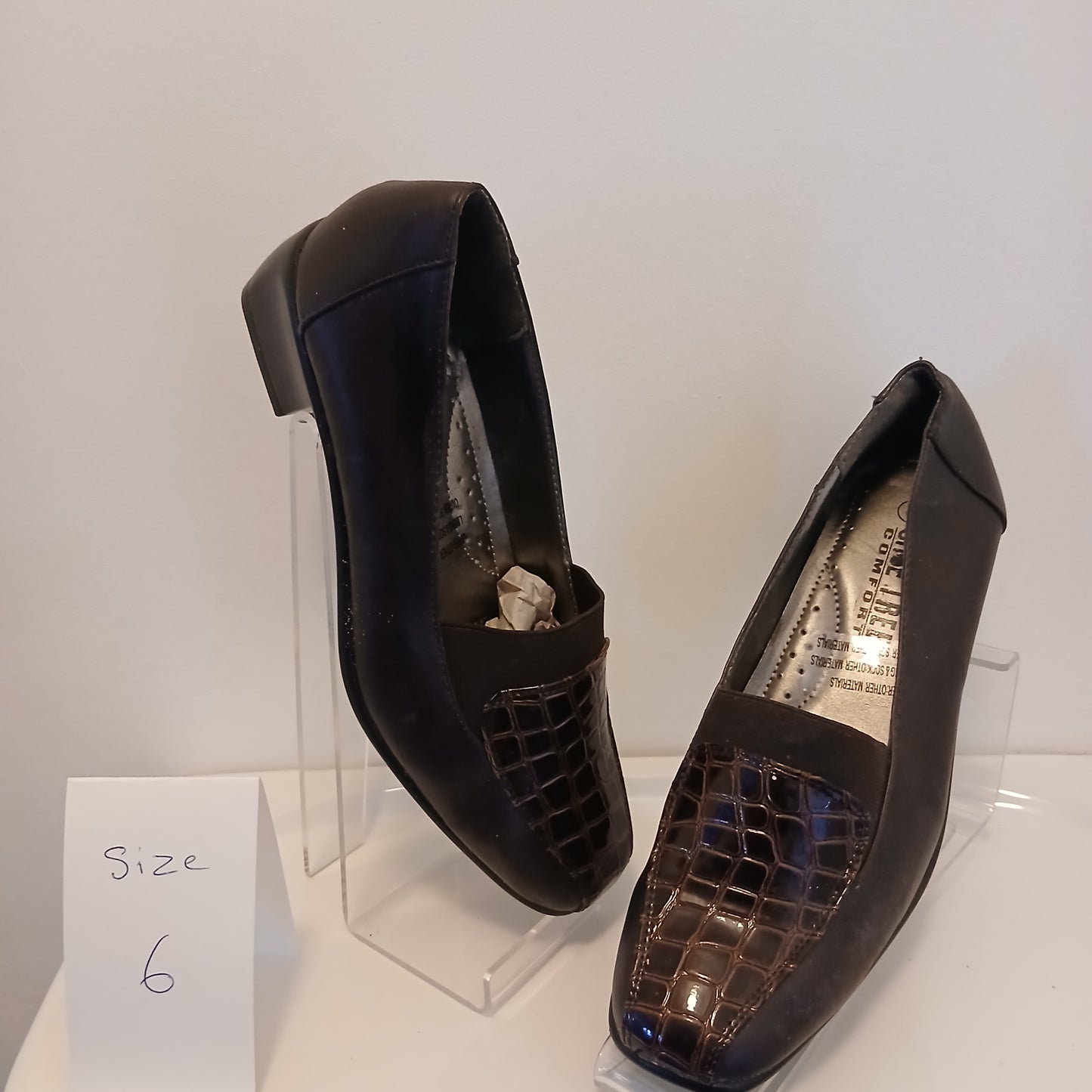 Comfort shoes  brown size 6