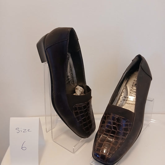 Comfort shoes  brown size 6