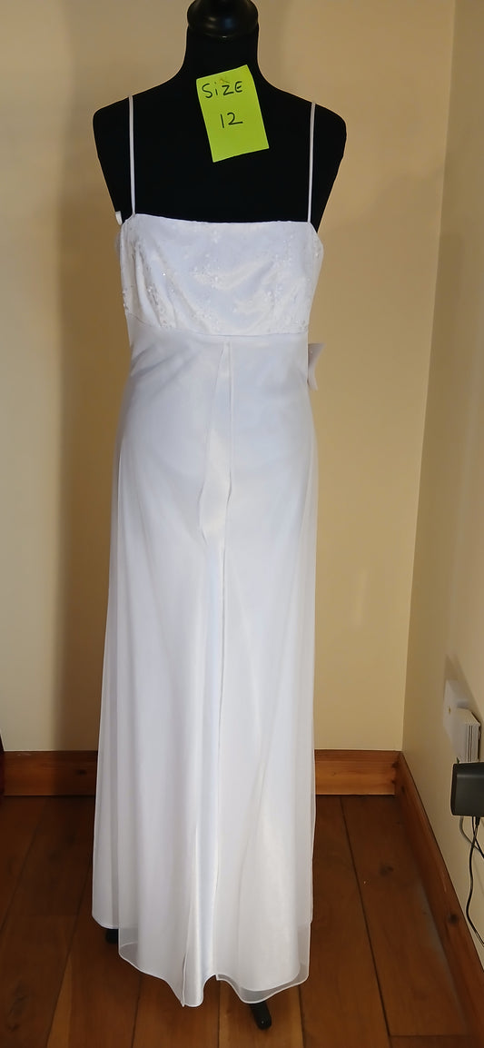 Available in size 12 and a beautiful shade of white, it's the perfect choice for a classic and timeless look.