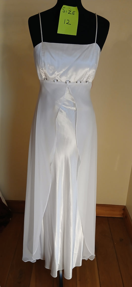 This exquisite wedding dress is a size 10/12,  Don't miss out on this amazing opportunity to wear your dream dress!