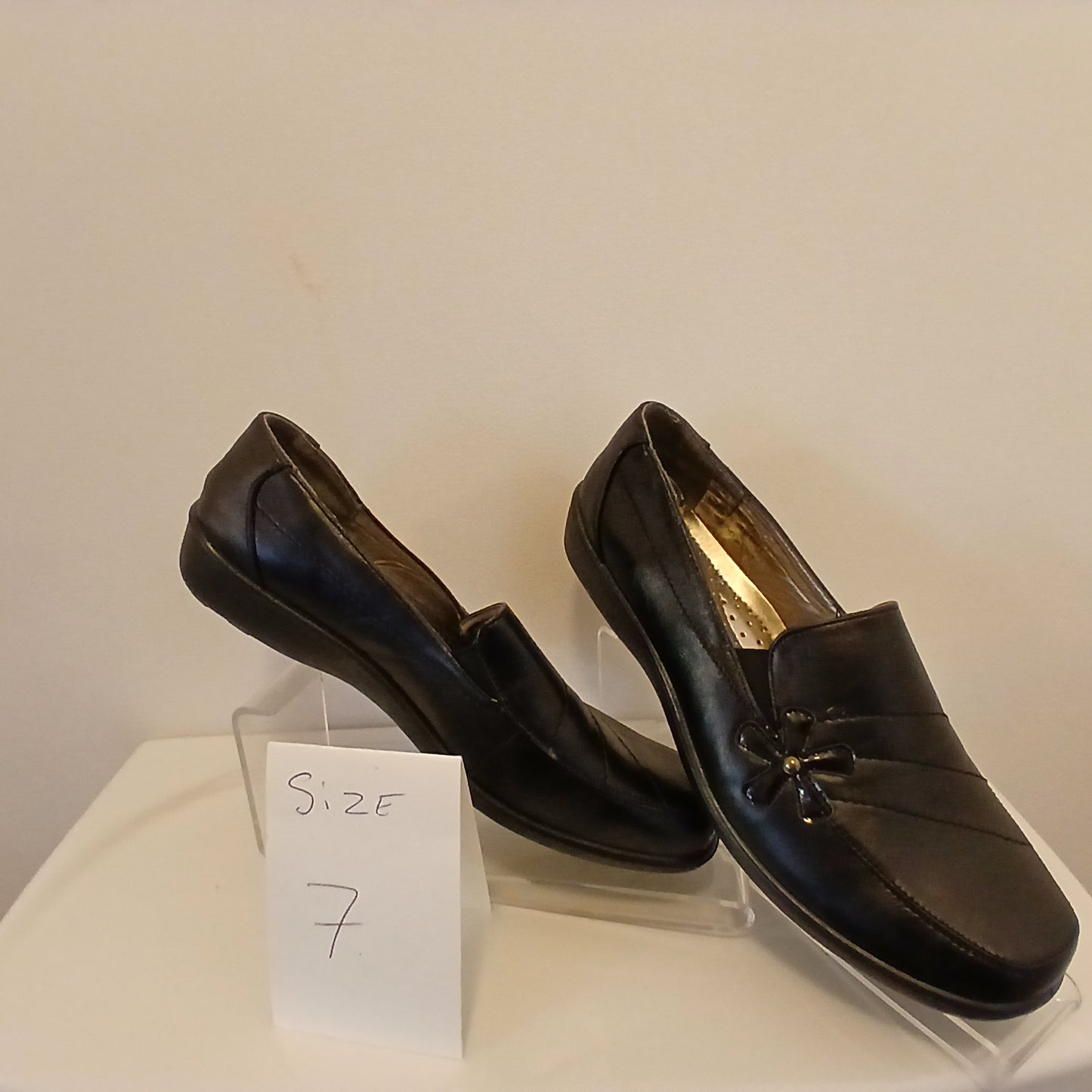 Black Comfort  Daisy shoe size. 7