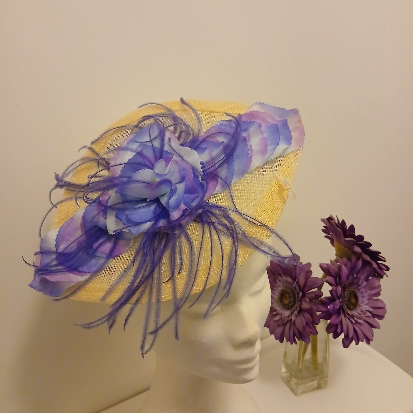 Facinator  flores,  ivory lilac and purple