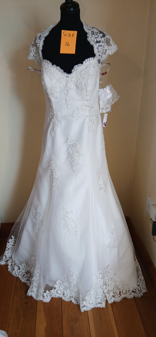  Wedding dress Isabelle, size 16. This exquisite ivory lace dress features cap sleeves, a sweetheart bust line, and a scalloped lace train. 