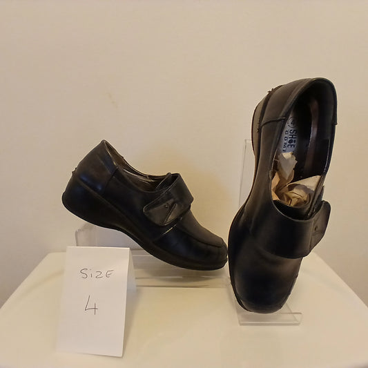 Comfort shoes  Navy size 4