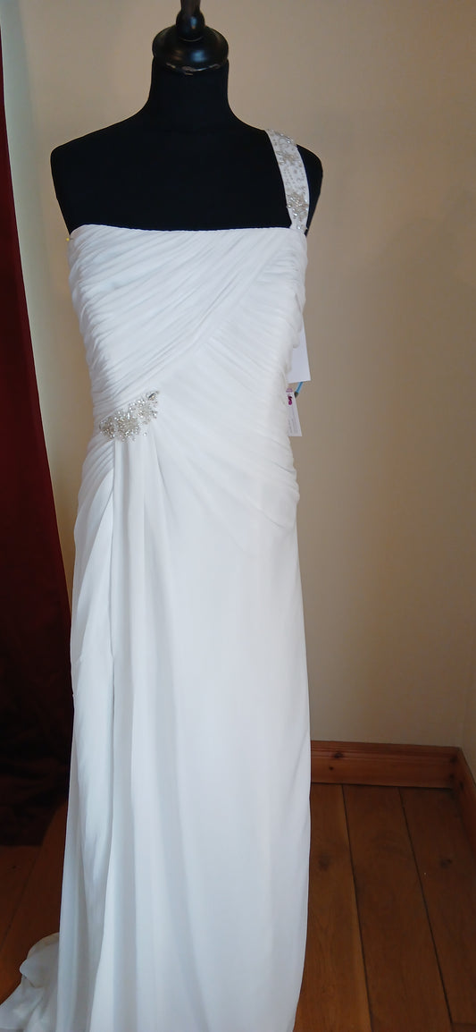  size 22 ivory wedding dress. This beautiful, floaty chiffon gown features a daring split up to the thigh and a beaded motif on one strap,