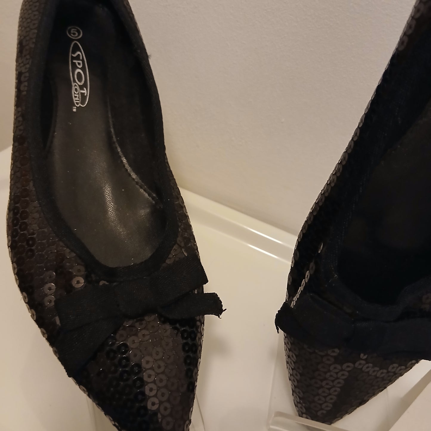 Black size 5 sequined  pumps