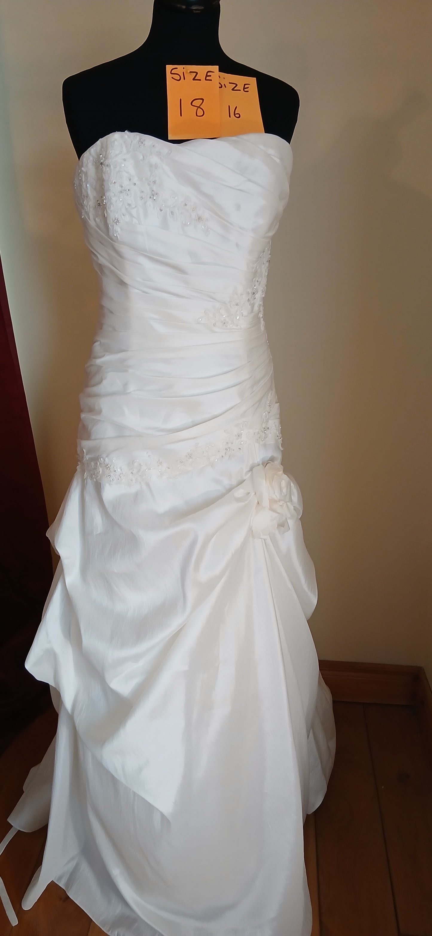 Rebecca is a perfect fit for sizes 16/18. It features a beautiful corset back design that accentuates the bride's figure.