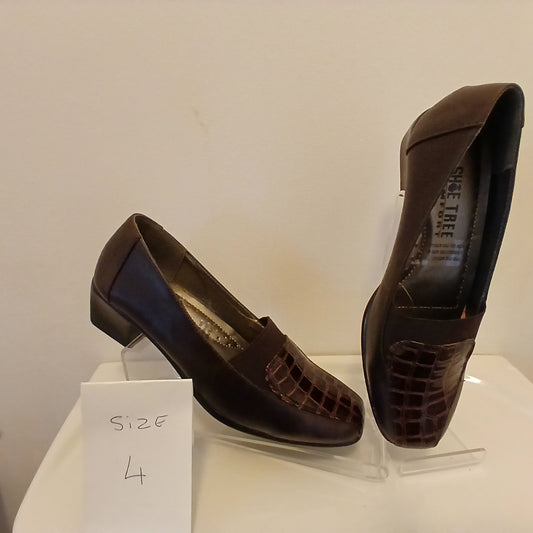 Brown  comfort  shoe size  4