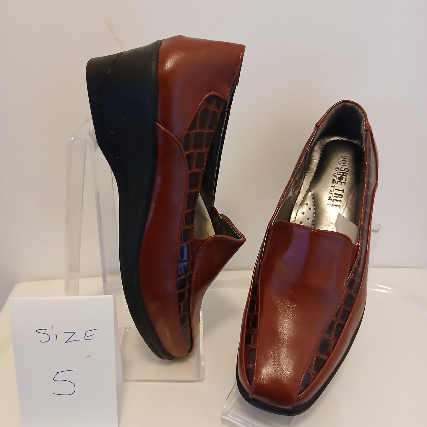 Comfort Shoes in Red - Size 5