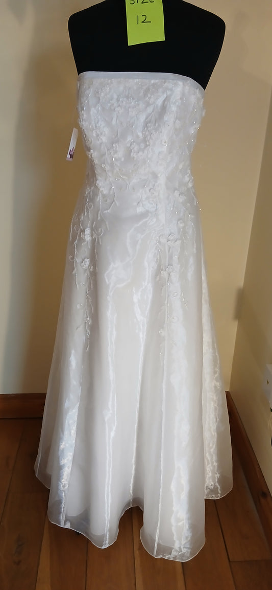 Our Wedding dress is designed for the modern bride who dreams of a destination wedding.+ in This lightweight, floral-embellished gown