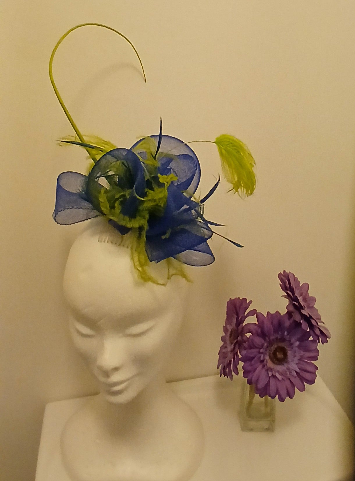 Fascinator zula, royal blue with Lime Green Feathers