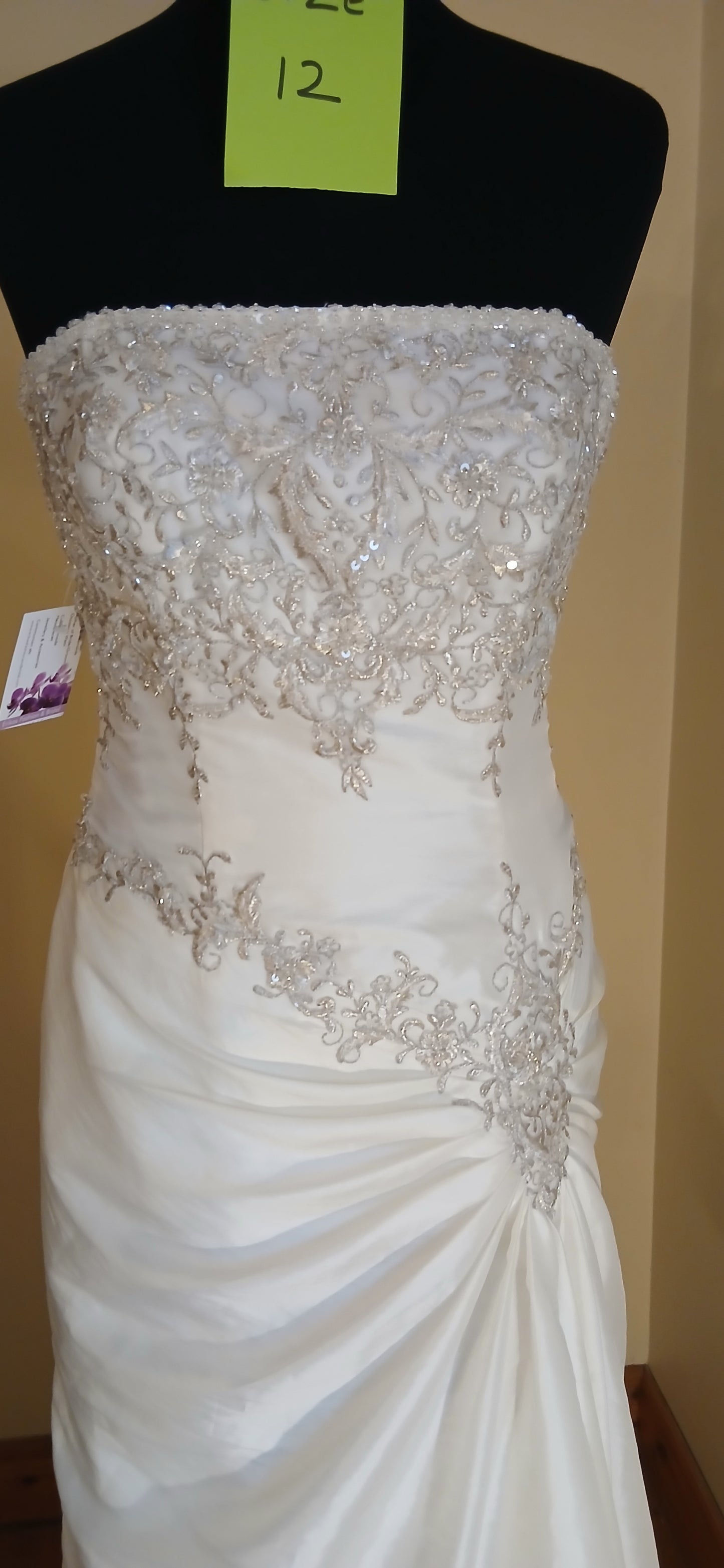 Wedding Dress Daphne, a size 12 Beautifully crafted dress features an embroidered bodice with a fitted corset back, 