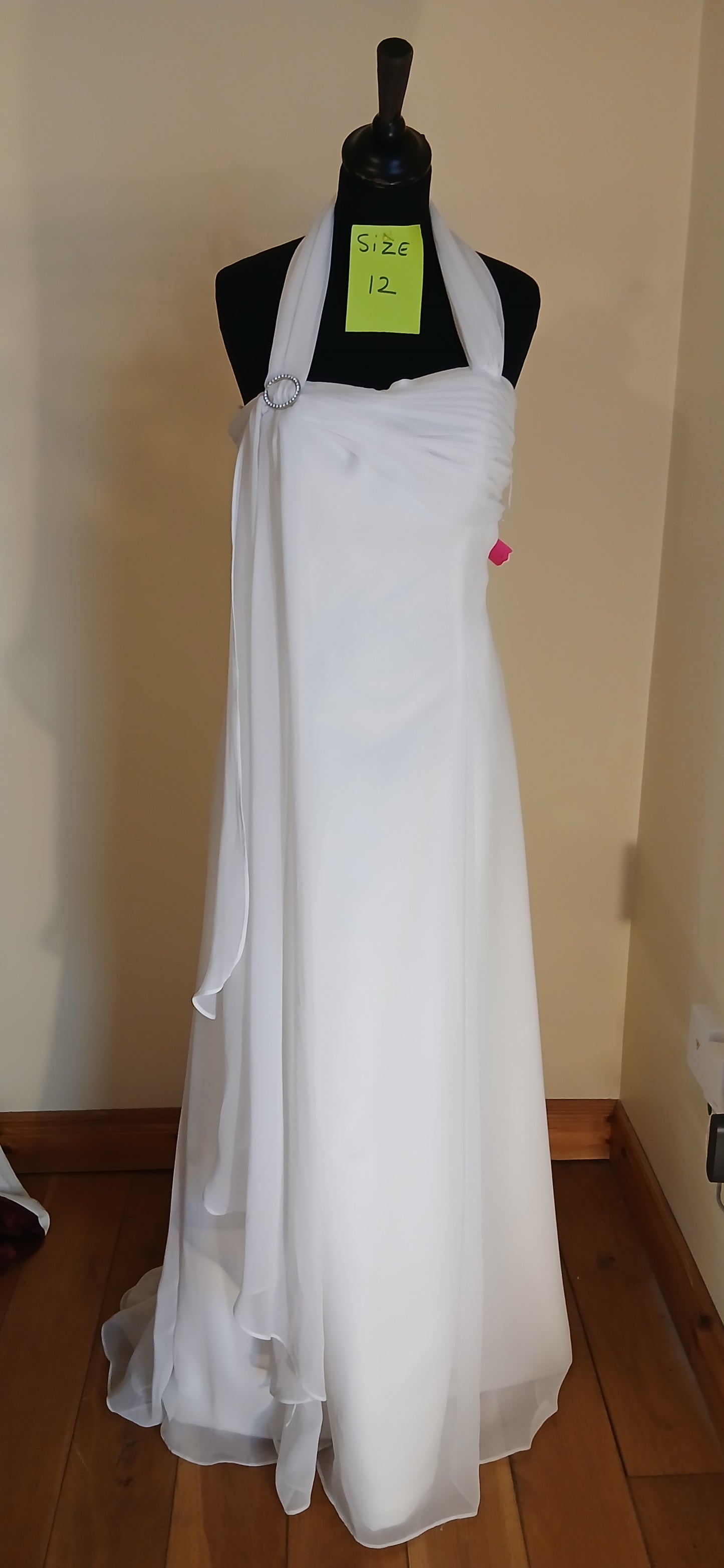  It's ideal for destination weddings or for those who want a comfortable dress for their special day. 