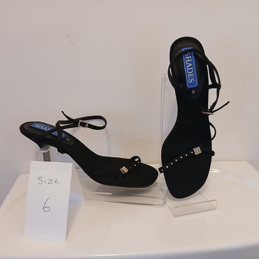 Black sandal size 6