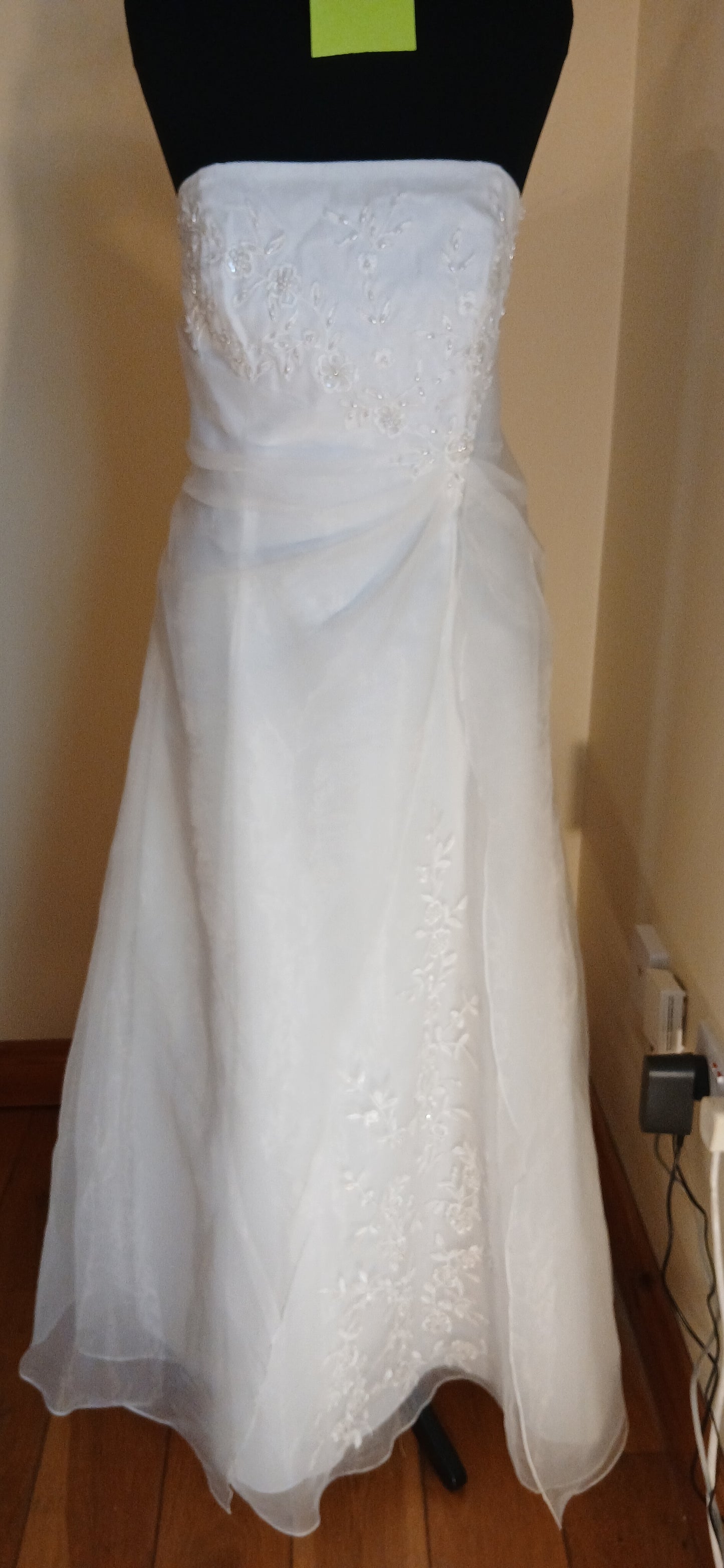 Lightweight wedding dress Luna in size 14, perfect for comfort and Features flowing fabric and elegant design, now on clearance sale.

Chiffon with beautiful embroidered floral design on bodice and skirt a lightweight wedding dress Luna in size 14 ,featuring flowing chiffon&nbsp; with embroidered floral design perfect for comfort and movement&nbsp;