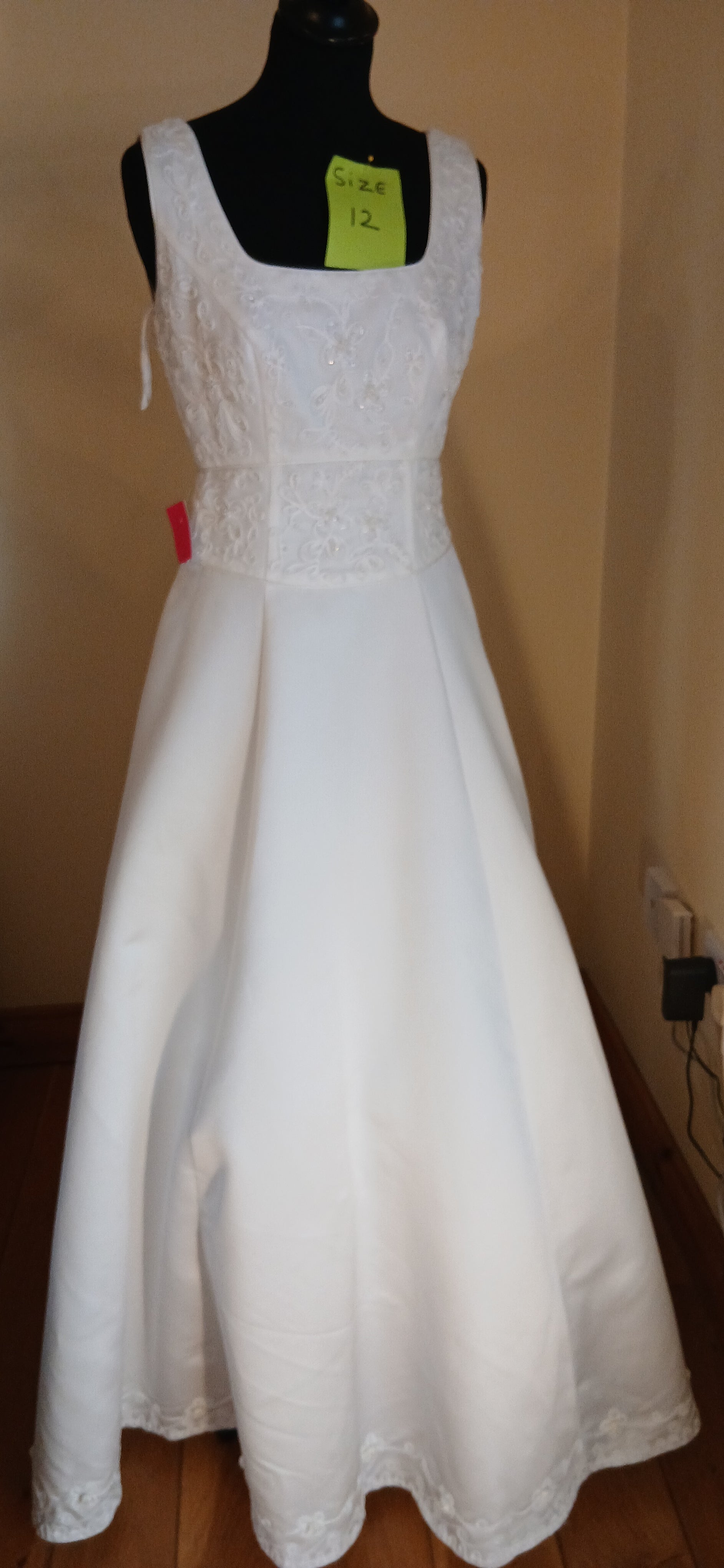Simple and elegant wedding dress